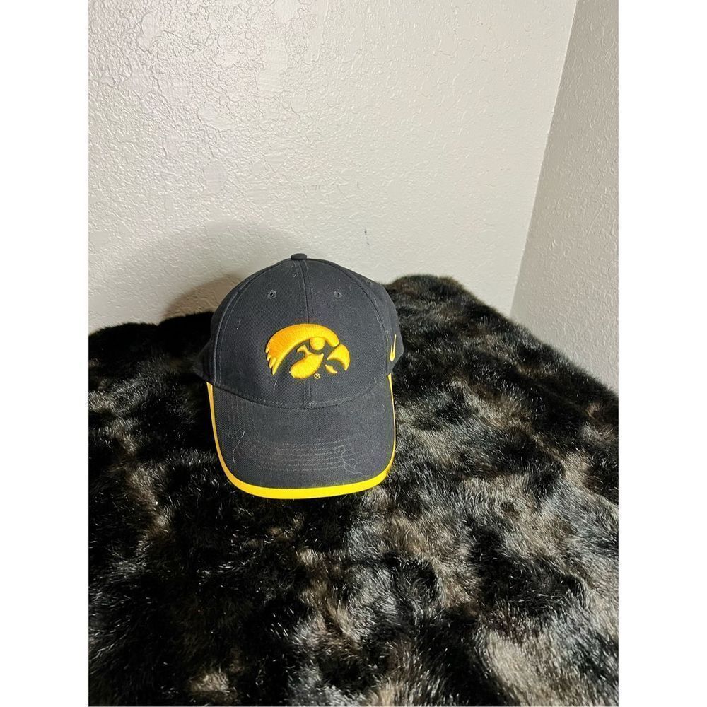 NIKE Adult Unisex Iowa Hawkeyes NCAA Legacy 91 Golf Hat/Cap-Black/Yellow